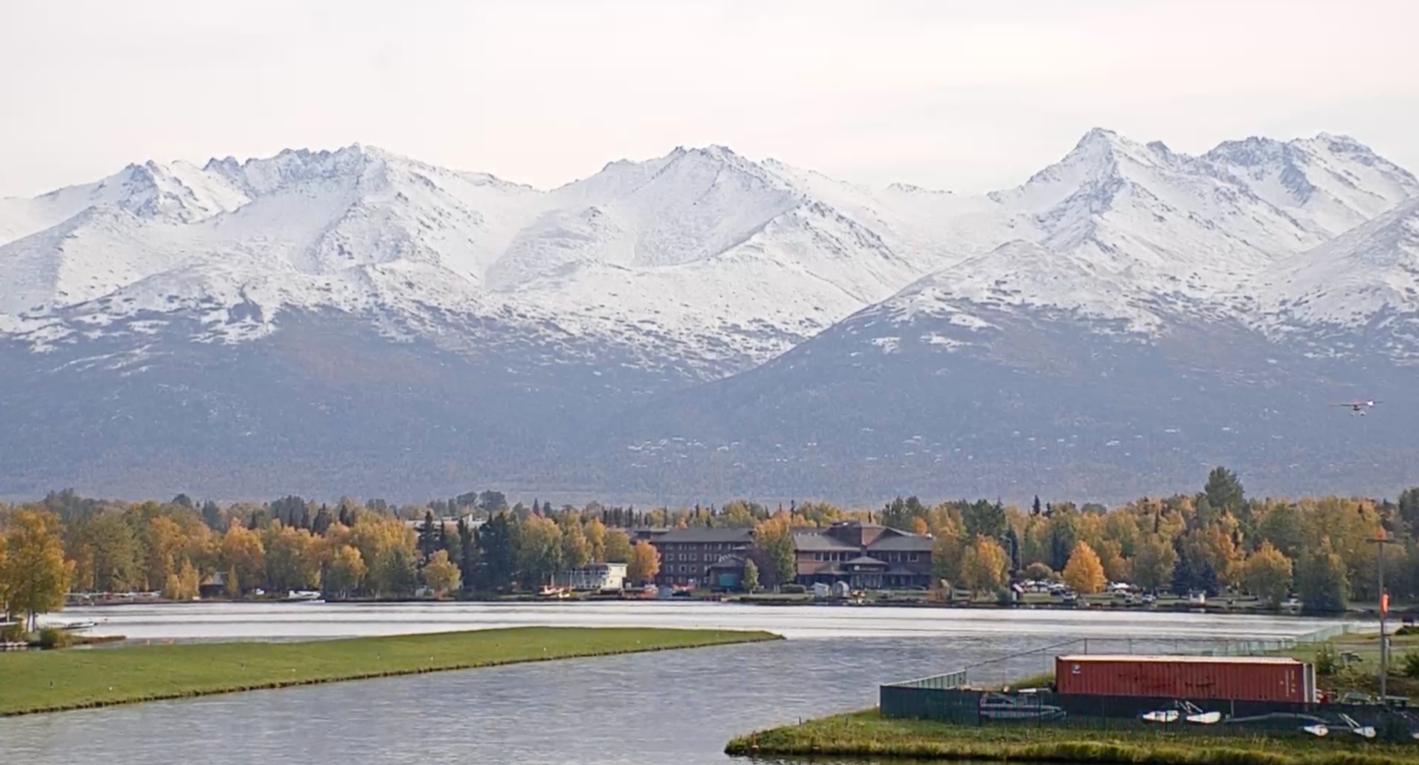 Anchorage: Vue sur la montagne au-dessus du lac Hood.